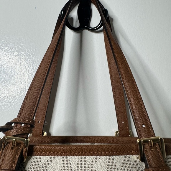 NWT MICHAEL KORS MEDIUM SNAP POCKET TOTE. CREAM/BROWN. - Picture 3 of 10
